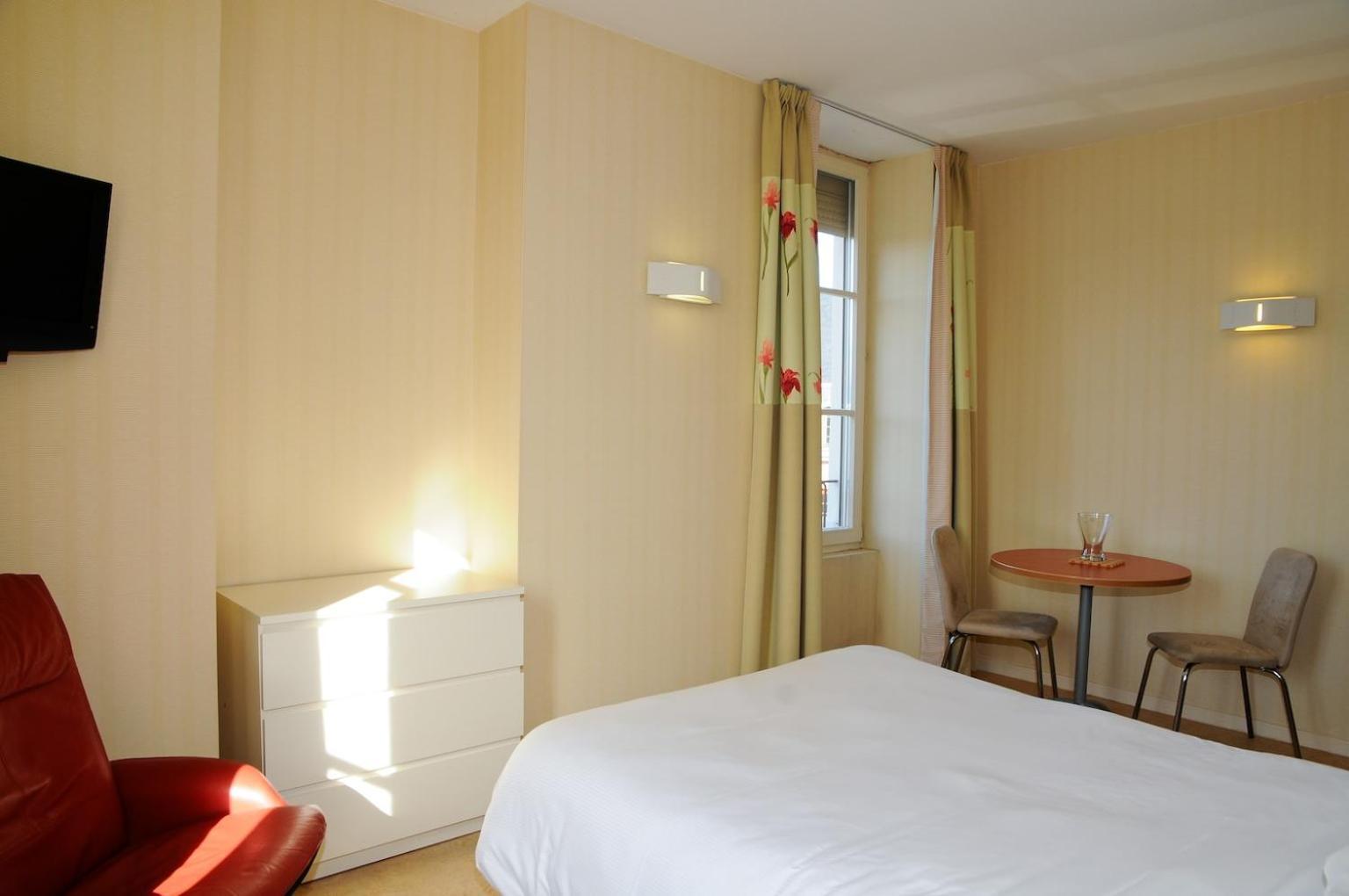 Garden & City Luxeuil Ex Le Metropole Et Les Thermes 客房 照片